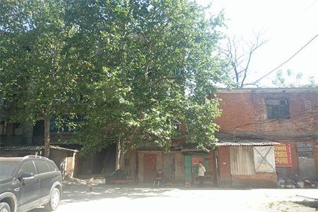 八喜温馨苑三楼110平三室精装带车库67万可按揭